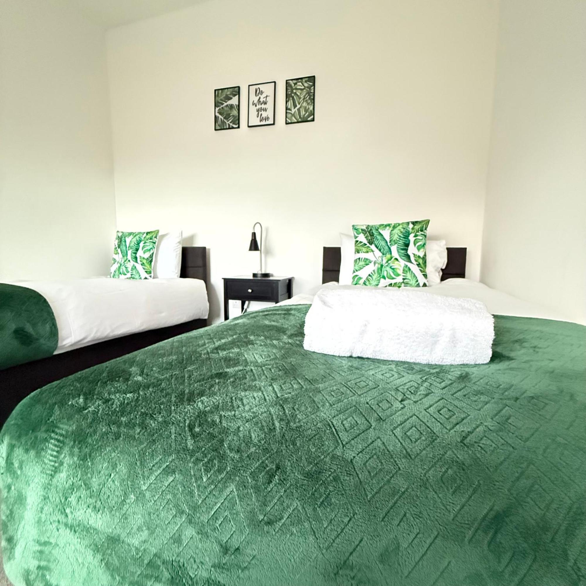 Casa de Férias Cheerful 5-bedroom With Free Parking